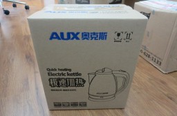 （写真１）AUX（奥克斯）の電気湯沸しポット（HX-128K5）、使いやすい