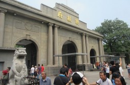 （写真1）南京総統府（近代史博物館）の入り口、観光客に人気のスポット