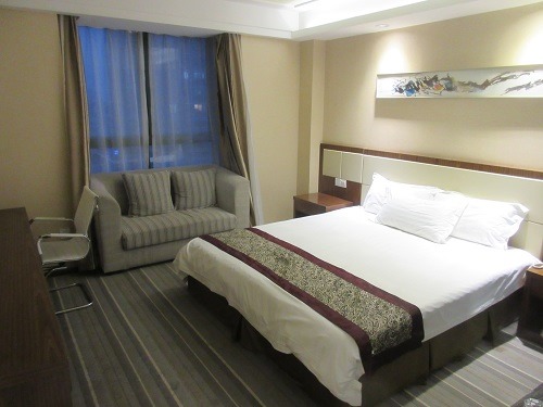 （写真２）星程酒店（Starway Hotel）の客室、１泊あたりたった140元（南通市）