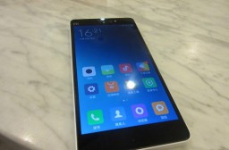 （写真１）日本と中国のスマートフォンの違い、なぜ利用できないのか？